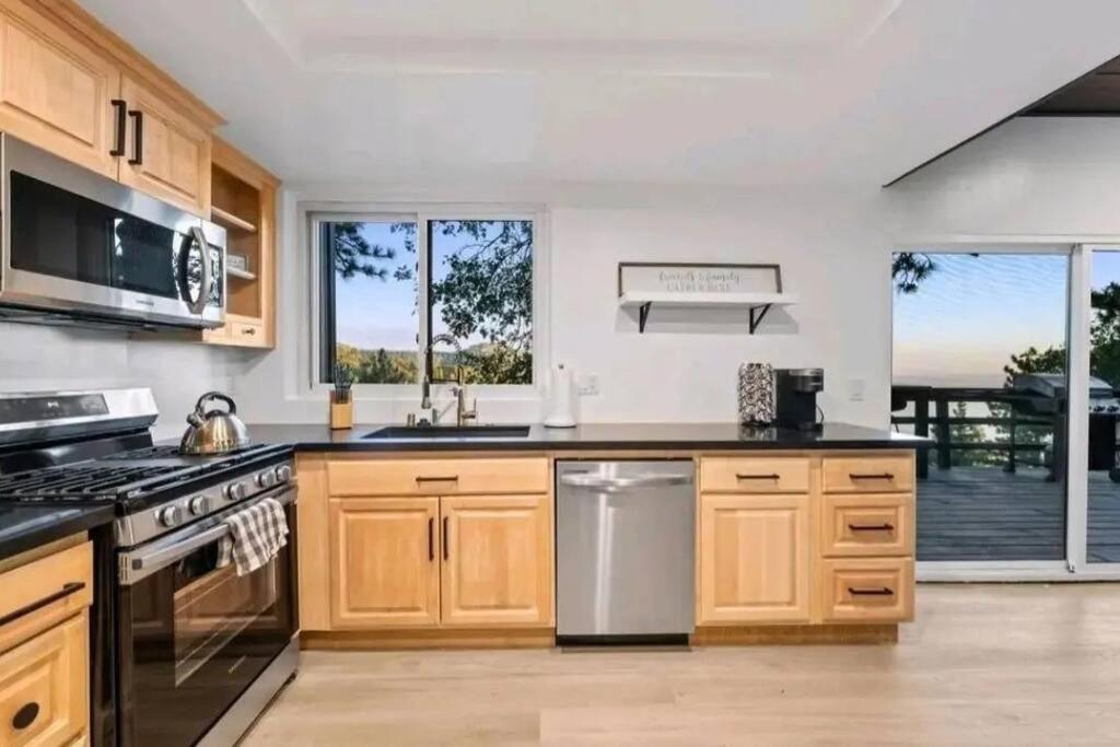 Updated Mountain Cabin Retreat With 180 Views Off Deck And Balcony Running Springs Luaran gambar